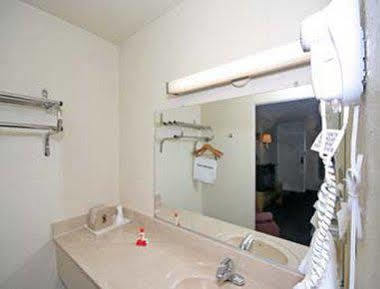 Super 8 By Wyndham Dunn Motel Buitenkant foto
